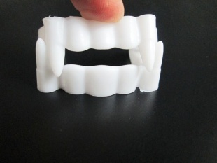 Зубы вампира арт.2147С фото 3562